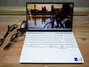 富士通 LIFEBOOK AH49/F3 15.6インチ Intel Core i5 1155G7 メモリ8GB SSD 512GB