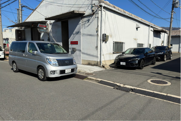 トレードランド東大阪店の駐車スペース